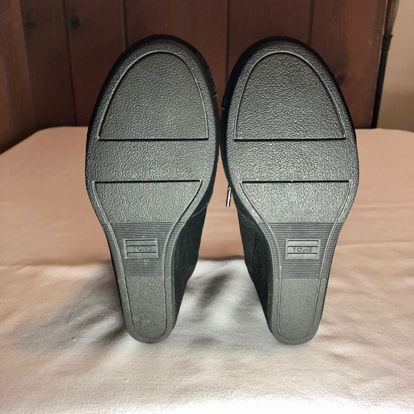 TOMS Desert Wedge Ankle/Bootie. Black. Size 7 - Picture 7 of 8